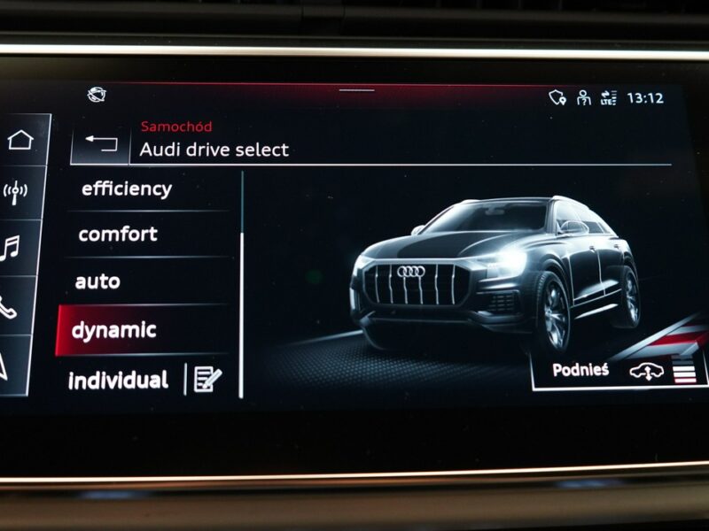Audi Q8 3.0 TDI 286KM Quattro Sline Oś skrętna Matrix B&O Advance Noktowizor