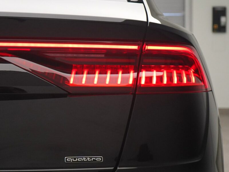 Audi Q8 3.0 TDI 286KM Quattro Sline Oś skrętna Matrix B&O Advance Noktowizor