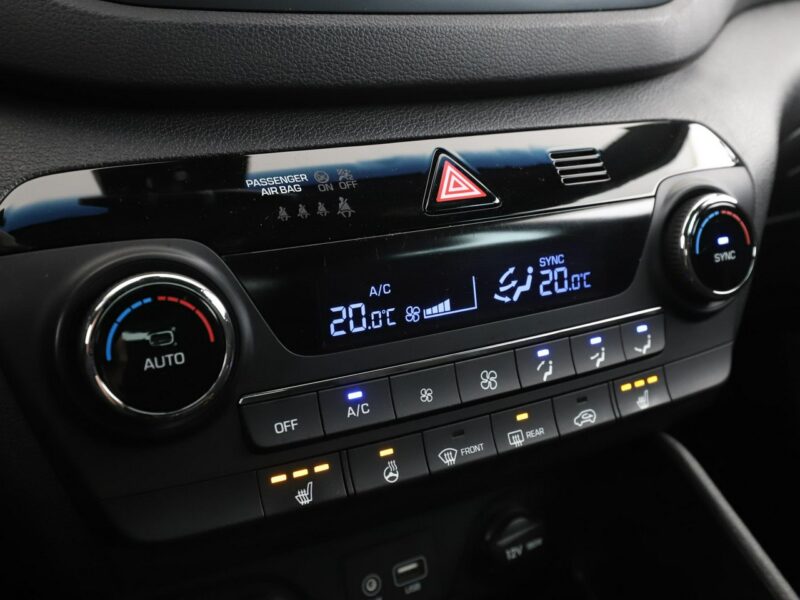 Hyundai Tucson navi klima auto grzane fotele kamera i czujniki parkowania III (2015-2020)