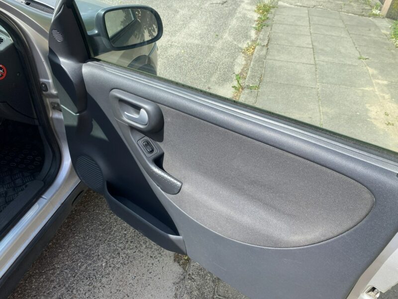 Opel Corsa Automat, klimatronik, benzyna 1,2 podgrz. fotele, isofix, zadbany C (2000-2006)
