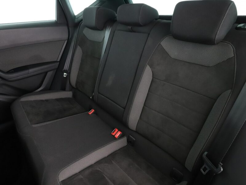 Seat Ateca Xcellence automat 4x4 alcantara panorama navi grzane fotele kamera ACC