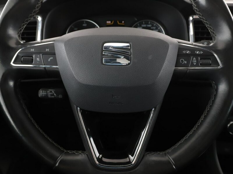 Seat Ateca Xcellence automat 4x4 alcantara panorama navi grzane fotele kamera ACC