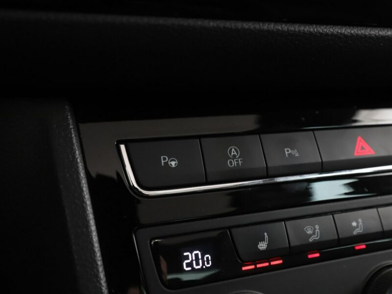 Seat Ateca Xcellence automat 4x4 alcantara panorama navi grzane fotele kamera ACC