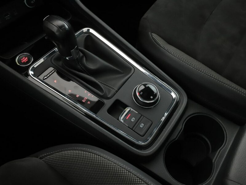 Seat Ateca Xcellence automat 4x4 alcantara panorama navi grzane fotele kamera ACC