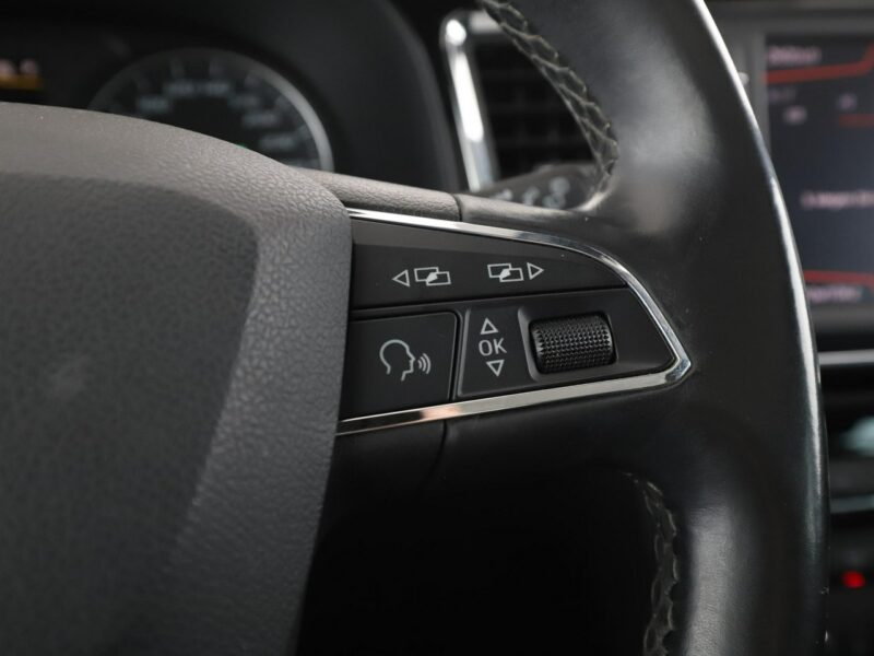 Seat Ateca Xcellence automat 4x4 alcantara panorama navi grzane fotele kamera ACC