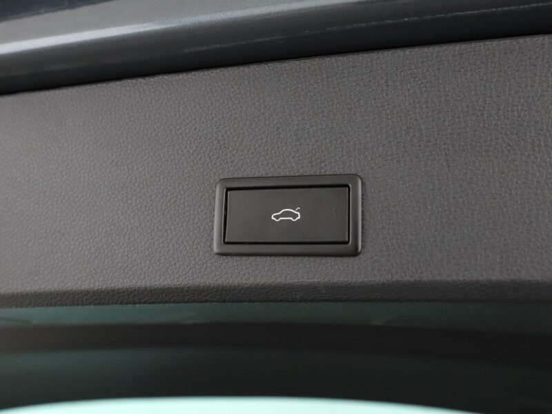 Seat Ateca Xcellence automat 4x4 alcantara panorama navi grzane fotele kamera ACC