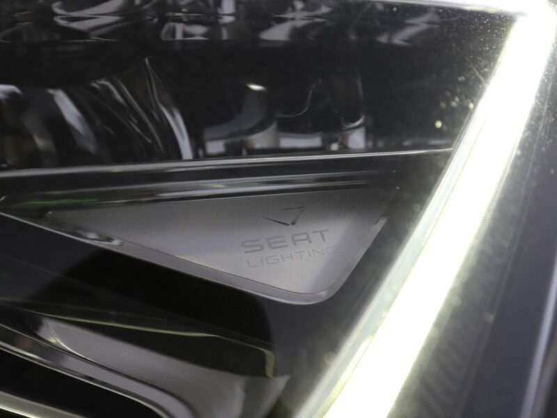 Seat Ateca Xcellence automat 4x4 alcantara panorama navi grzane fotele kamera ACC