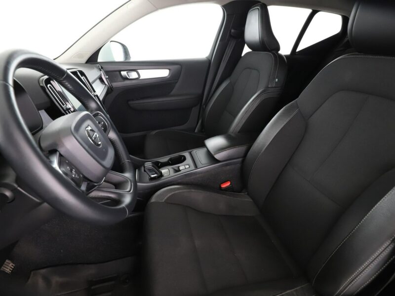Volvo XC 40 FV23% Business Plus automat 4x4 navi PDC-kamera LED tempomat