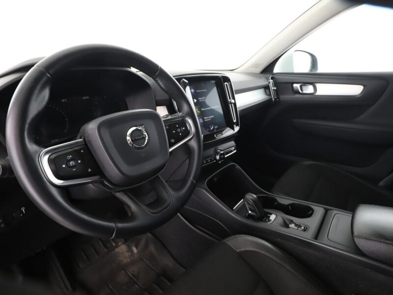 Volvo XC 40 FV23% Business Plus automat 4x4 navi PDC-kamera LED tempomat