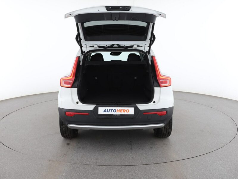 Volvo XC 40 FV23% Business Plus automat 4x4 navi PDC-kamera LED tempomat