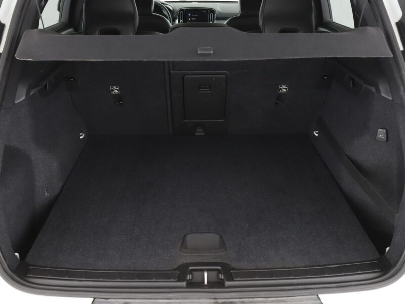 Volvo XC 40 FV23% Business Plus automat 4x4 navi PDC-kamera LED tempomat