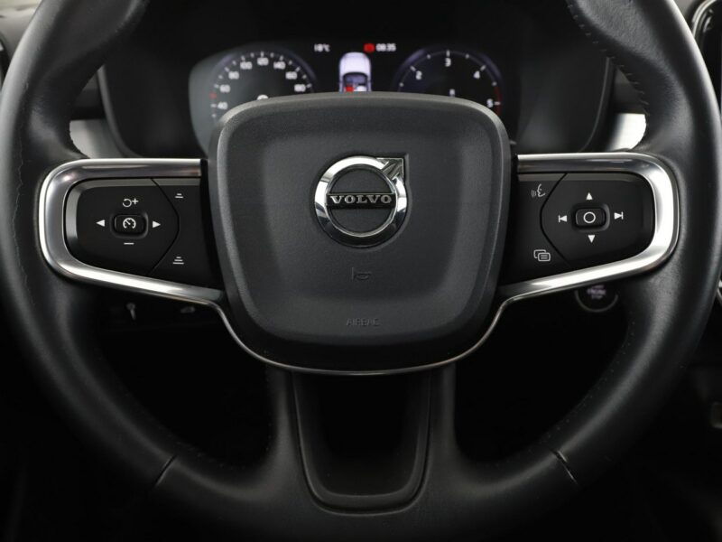 Volvo XC 40 FV23% Business Plus automat 4x4 navi PDC-kamera LED tempomat