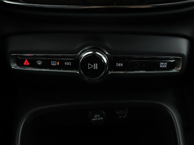 Volvo XC 40 FV23% Business Plus automat 4x4 navi PDC-kamera LED tempomat