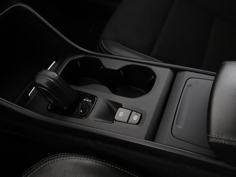 Volvo XC 40 FV23% Business Plus automat 4x4 navi PDC-kamera LED tempomat