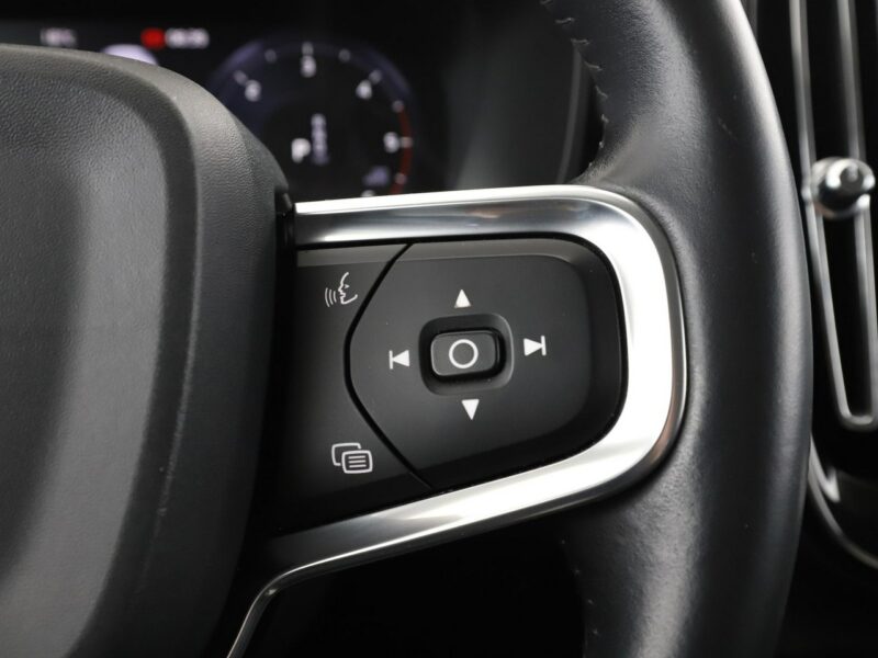 Volvo XC 40 FV23% Business Plus automat 4x4 navi PDC-kamera LED tempomat