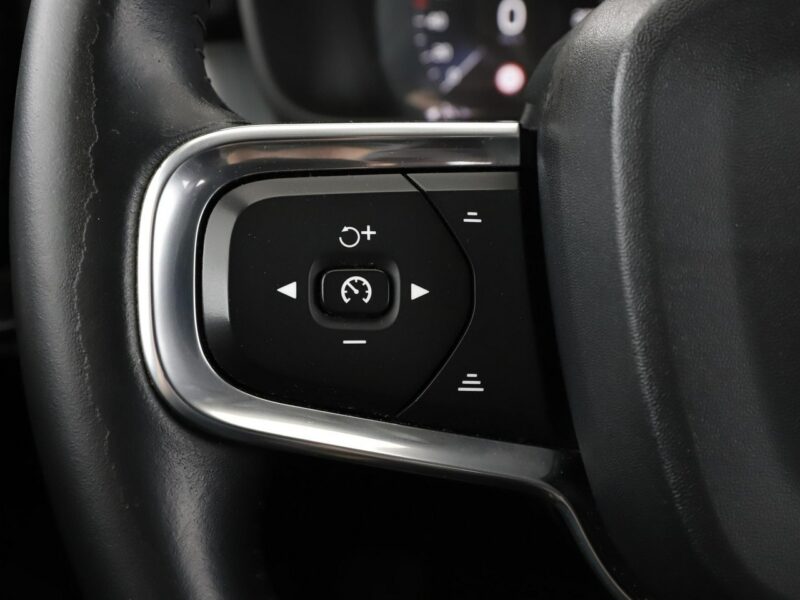 Volvo XC 40 FV23% Business Plus automat 4x4 navi PDC-kamera LED tempomat