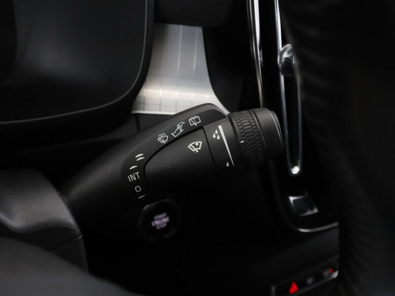 Volvo XC 40 FV23% Business Plus automat 4x4 navi PDC-kamera LED tempomat