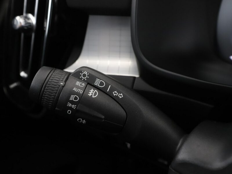 Volvo XC 40 FV23% Business Plus automat 4x4 navi PDC-kamera LED tempomat