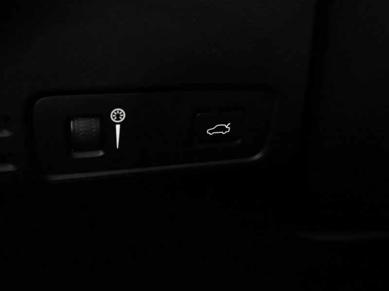 Volvo XC 40 FV23% Business Plus automat 4x4 navi PDC-kamera LED tempomat