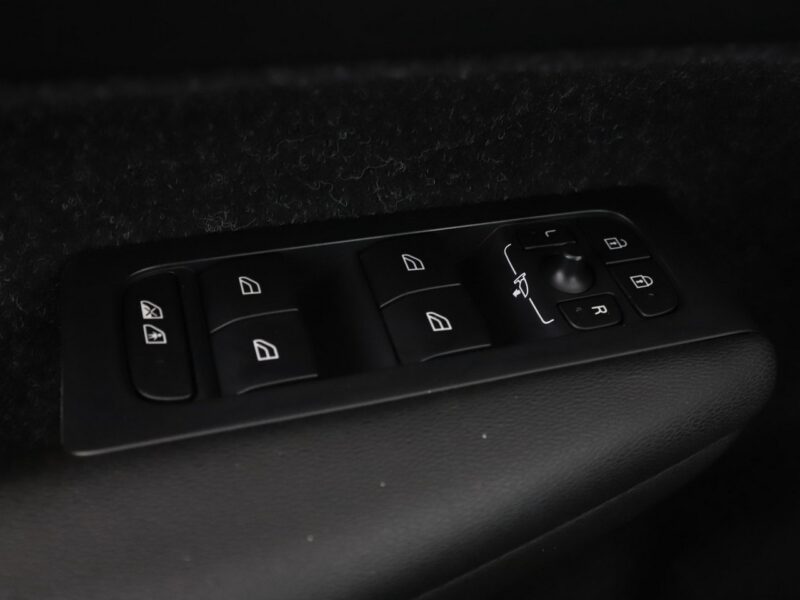 Volvo XC 40 FV23% Business Plus automat 4x4 navi PDC-kamera LED tempomat
