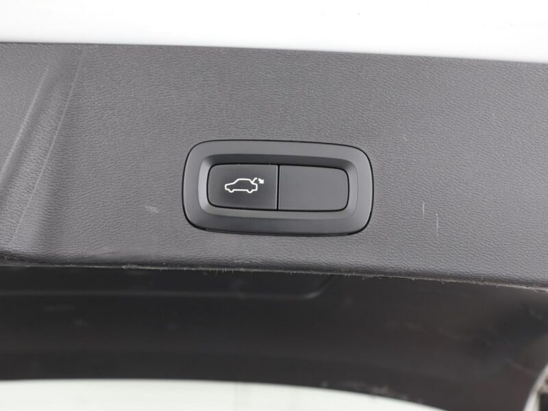 Volvo XC 40 FV23% Business Plus automat 4x4 navi PDC-kamera LED tempomat