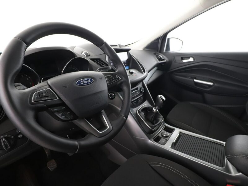 Ford Kuga niski przebieg, navi klima auto grzane fotele czujniki parkowania II (2012-)