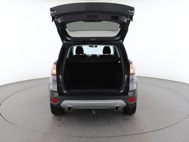 Ford Kuga niski przebieg, navi klima auto grzane fotele czujniki parkowania II (2012-)