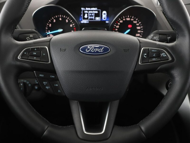 Ford Kuga niski przebieg, navi klima auto grzane fotele czujniki parkowania II (2012-)