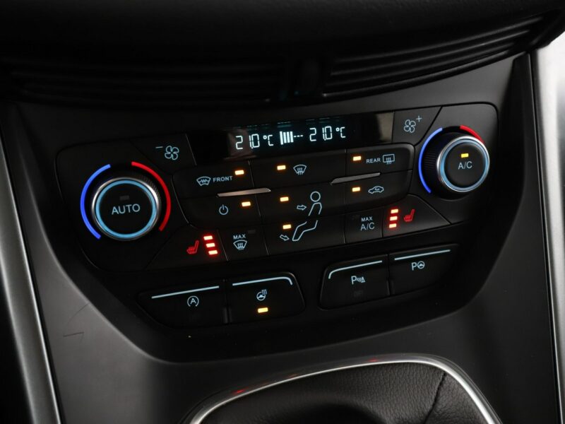 Ford Kuga niski przebieg, navi klima auto grzane fotele czujniki parkowania II (2012-)