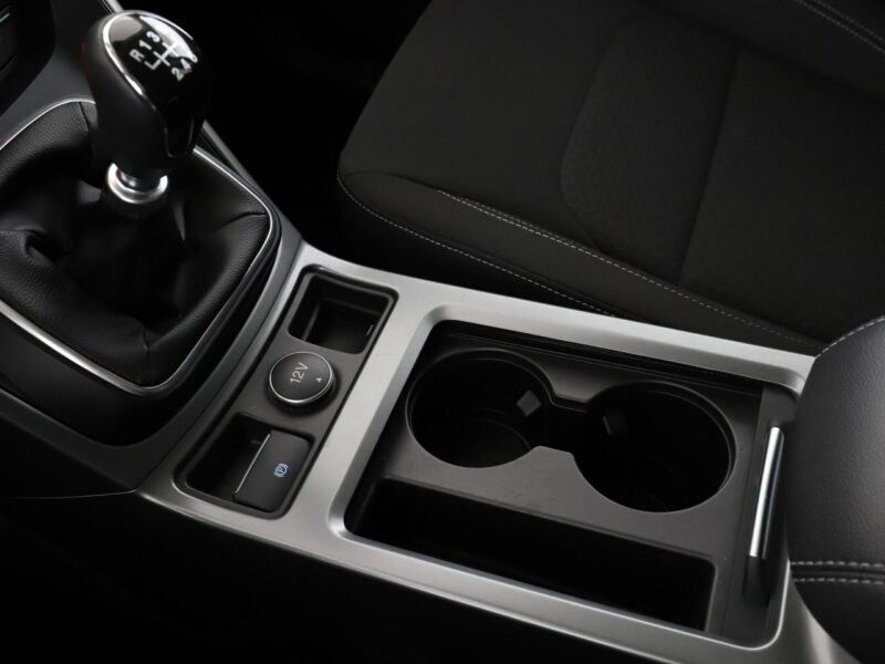 Ford Kuga niski przebieg, navi klima auto grzane fotele czujniki parkowania II (2012-)