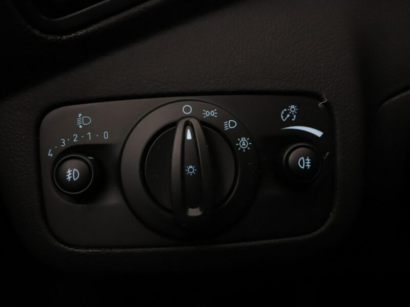 Ford Kuga niski przebieg, navi klima auto grzane fotele czujniki parkowania II (2012-)