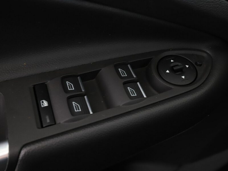 Ford Kuga niski przebieg, navi klima auto grzane fotele czujniki parkowania II (2012-)