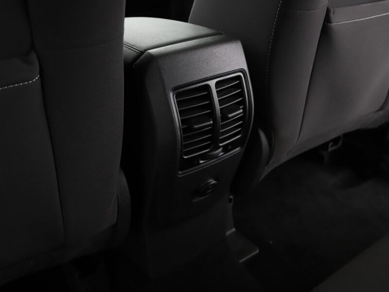 Ford Kuga niski przebieg, navi klima auto grzane fotele czujniki parkowania II (2012-)