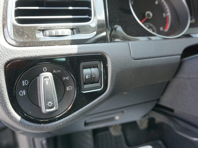 Volkswagen Golf zarejestrowany, ubezpieczony VII (2012-)