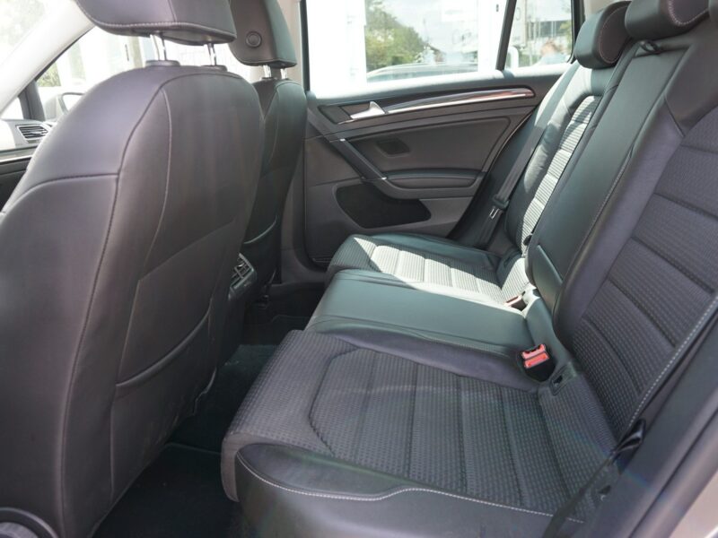 Volkswagen Golf zarejestrowany, ubezpieczony VII (2012-)