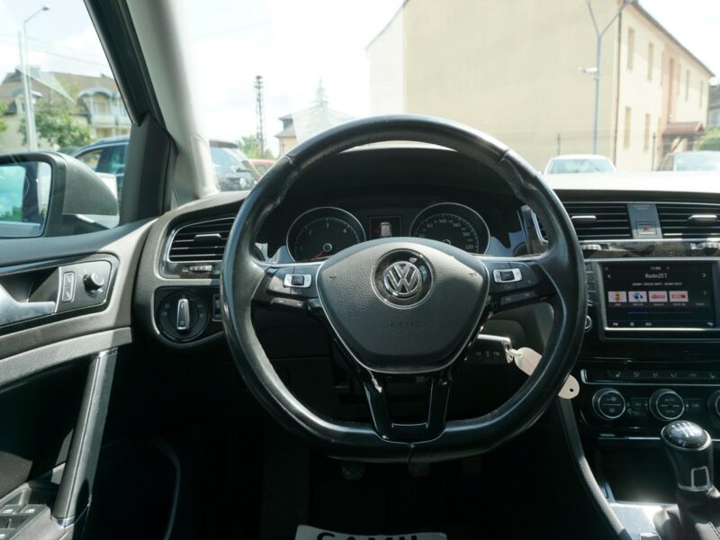 Volkswagen Golf zarejestrowany, ubezpieczony VII (2012-)