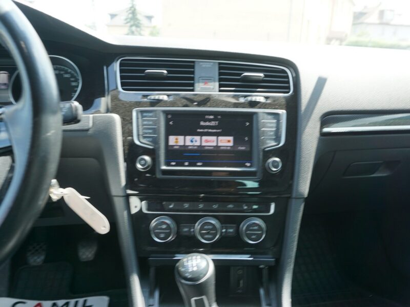 Volkswagen Golf zarejestrowany, ubezpieczony VII (2012-)