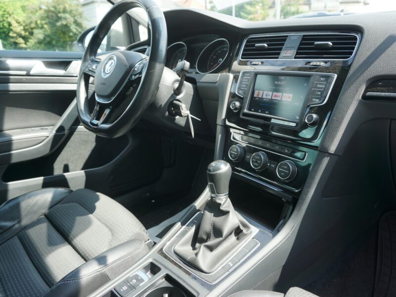 Volkswagen Golf zarejestrowany, ubezpieczony VII (2012-)