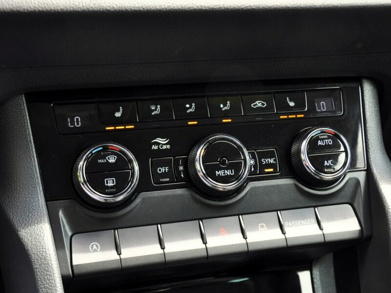 Škoda Karoq 2.0TDI(150KM)*4x4*Led*Navi*Kamera*Klimatronik*Reling*Welur*Alu17"ASO