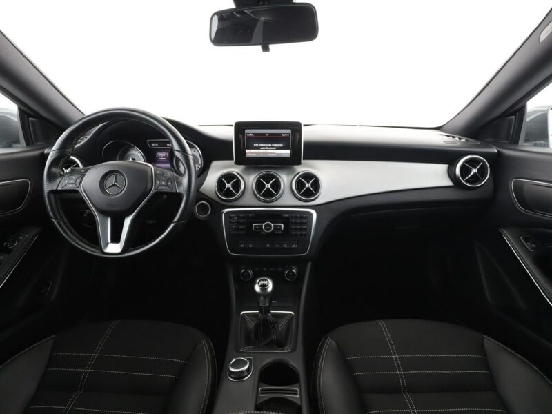 Mercedes CLA 180 Urban Klimatyzacja Tempomat Nawigacja Grzane Fotele Park Assist Kamera I (2013-2019)