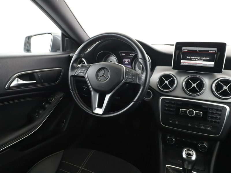 Mercedes CLA 180 Urban Klimatyzacja Tempomat Nawigacja Grzane Fotele Park Assist Kamera I (2013-2019)