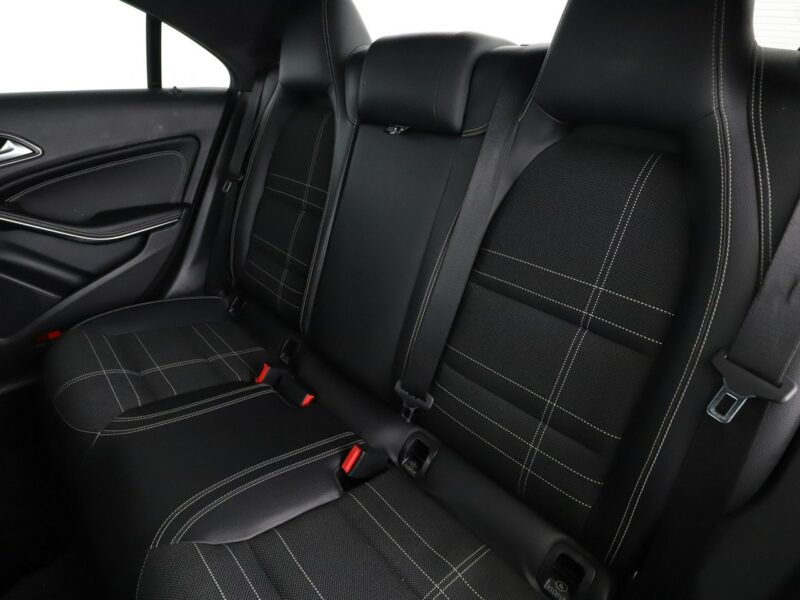 Mercedes CLA 180 Urban Klimatyzacja Tempomat Nawigacja Grzane Fotele Park Assist Kamera I (2013-2019)