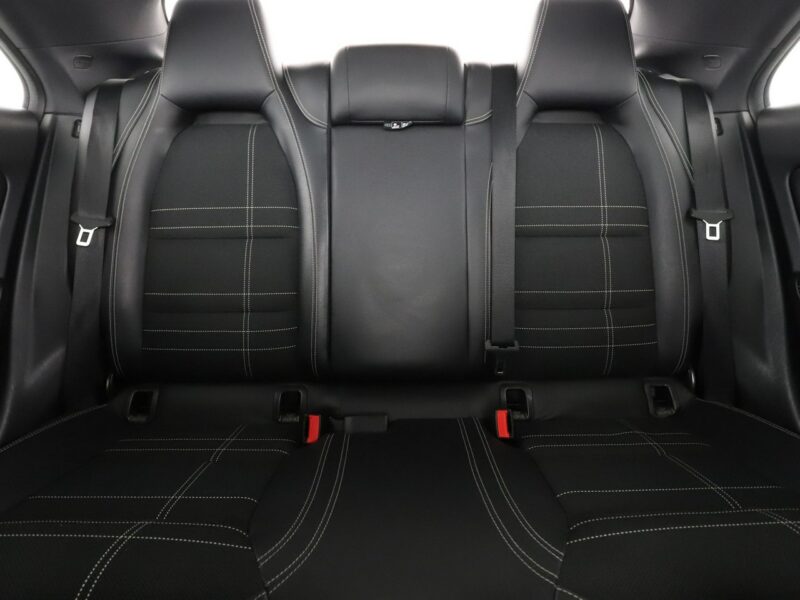 Mercedes CLA 180 Urban Klimatyzacja Tempomat Nawigacja Grzane Fotele Park Assist Kamera I (2013-2019)