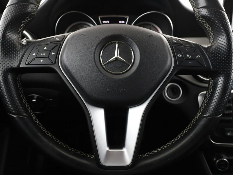 Mercedes CLA 180 Urban Klimatyzacja Tempomat Nawigacja Grzane Fotele Park Assist Kamera I (2013-2019)