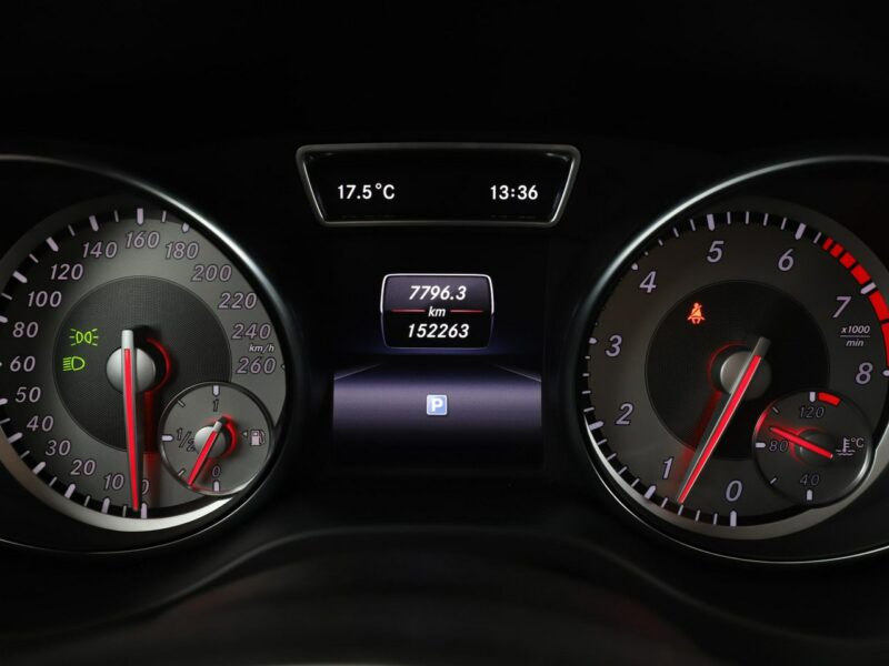 Mercedes CLA 180 Urban Klimatyzacja Tempomat Nawigacja Grzane Fotele Park Assist Kamera I (2013-2019)