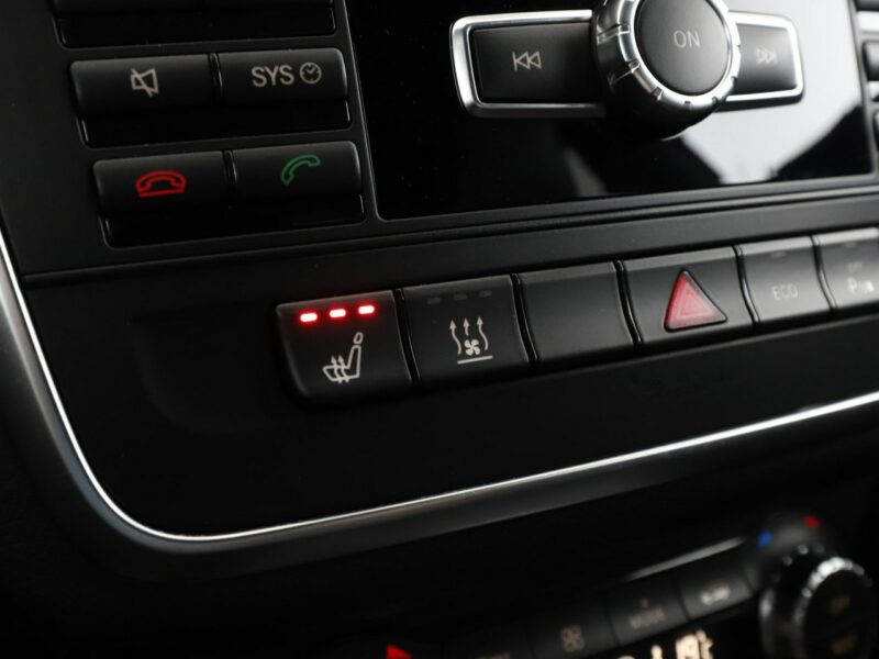 Mercedes CLA 180 Urban Klimatyzacja Tempomat Nawigacja Grzane Fotele Park Assist Kamera I (2013-2019)