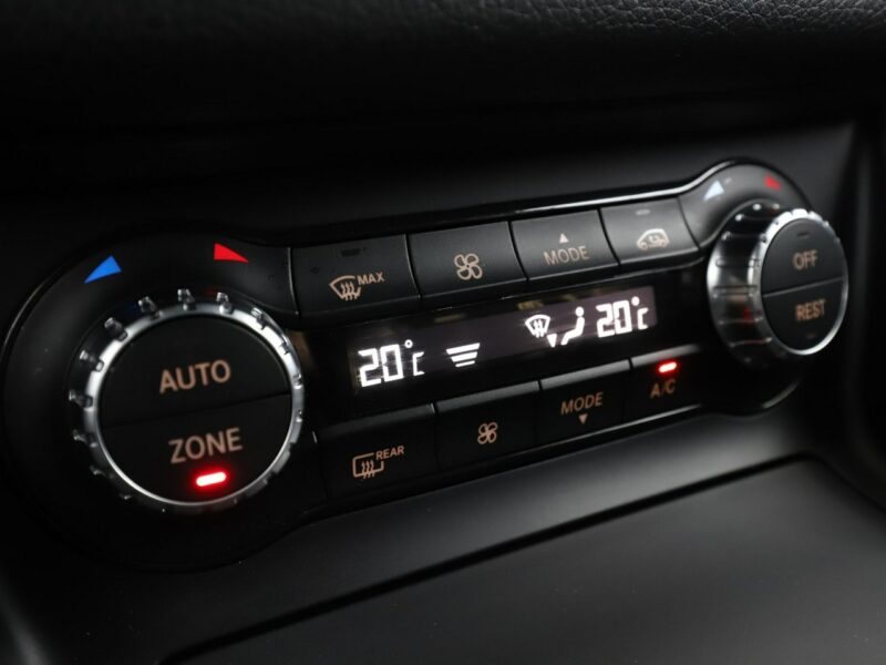 Mercedes CLA 180 Urban Klimatyzacja Tempomat Nawigacja Grzane Fotele Park Assist Kamera I (2013-2019)