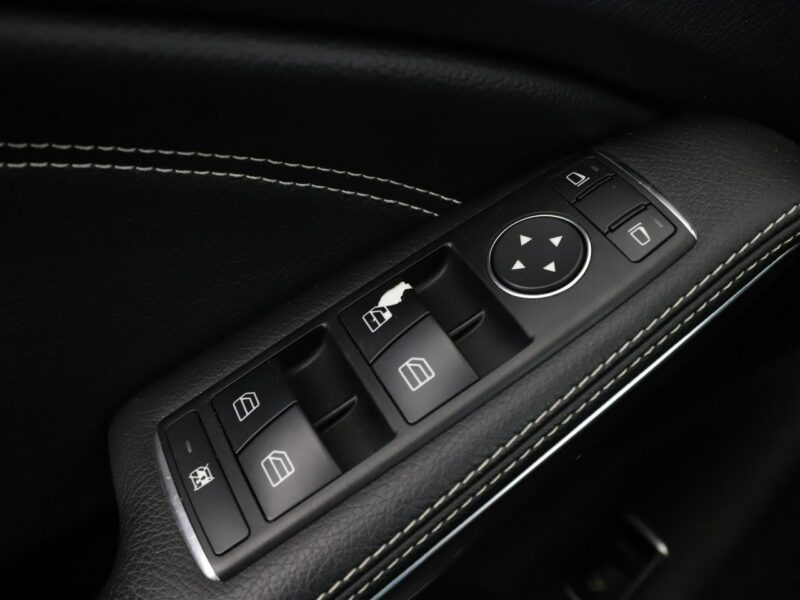 Mercedes CLA 180 Urban Klimatyzacja Tempomat Nawigacja Grzane Fotele Park Assist Kamera I (2013-2019)