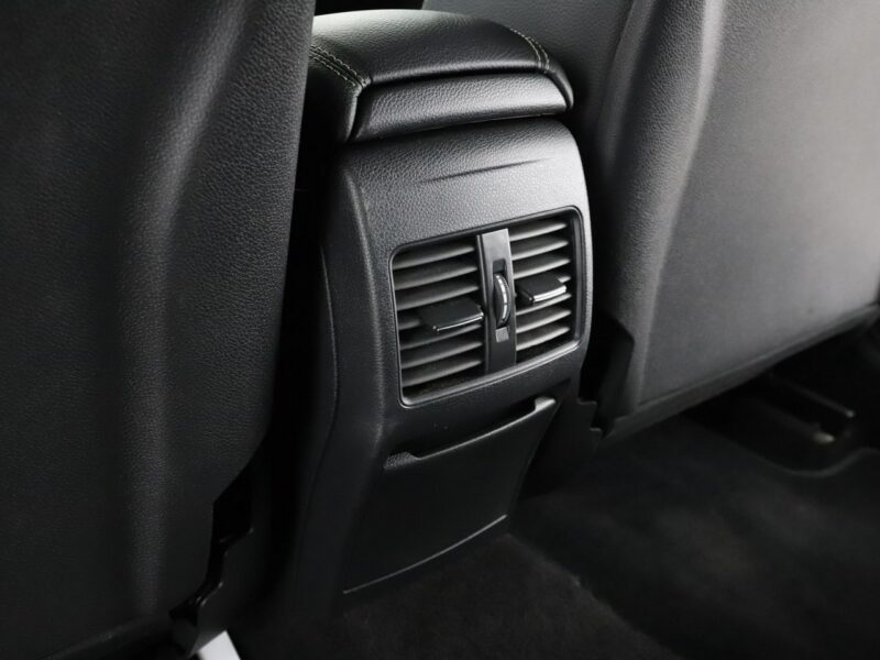 Mercedes CLA 180 Urban Klimatyzacja Tempomat Nawigacja Grzane Fotele Park Assist Kamera I (2013-2019)