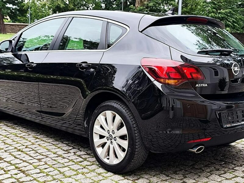 Opel Astra Cosmo Navi Gwarancja J (2009-2019)